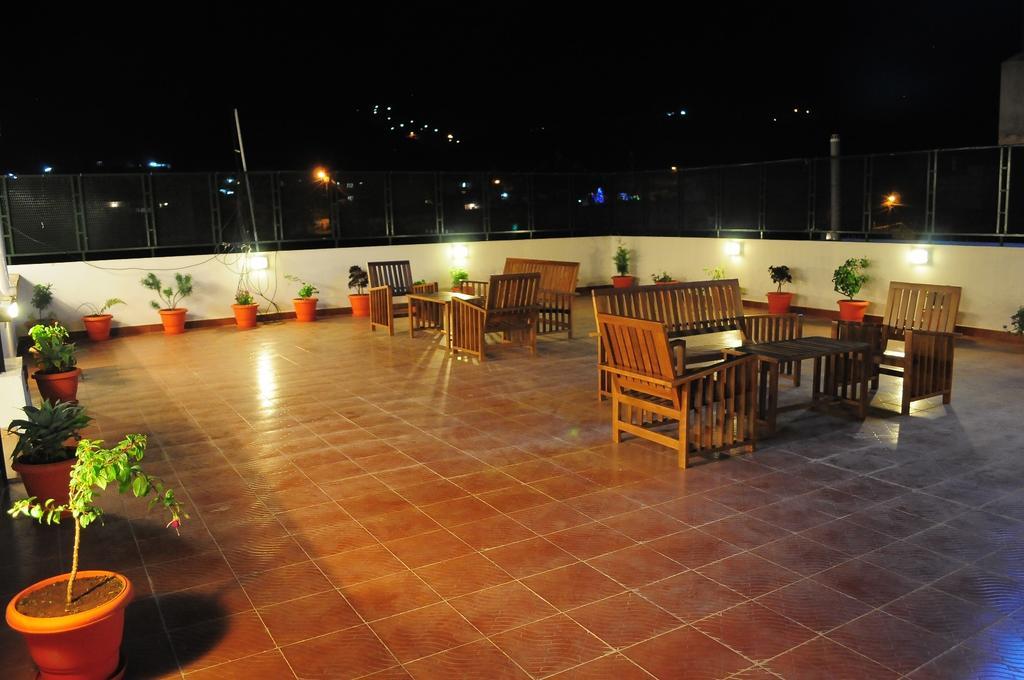 מלון אוטי Garden Manor מראה חיצוני תמונה